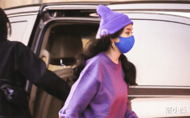 蓓小西 杨幂真厉害,35岁穿运动套装配毛线帽像个大学生,果真是逆生长