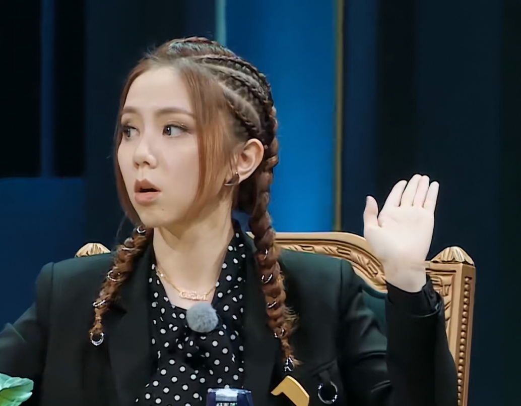 郑恺|奔跑吧9：为啥郑恺一直戴眼镜，原因难以接受，就杨颖自己心疼他