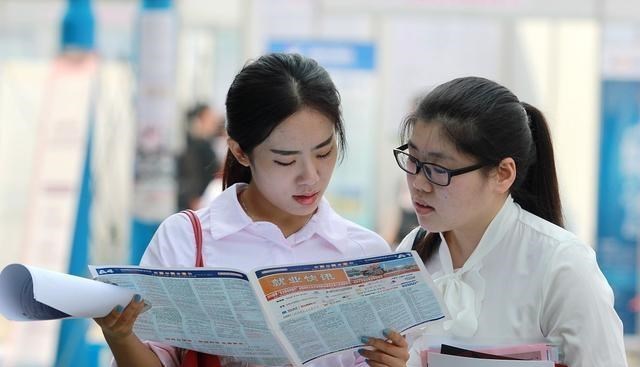 大学|为何企业更偏爱招应届生？名企HR给出4点理由，第2点往届生不具备