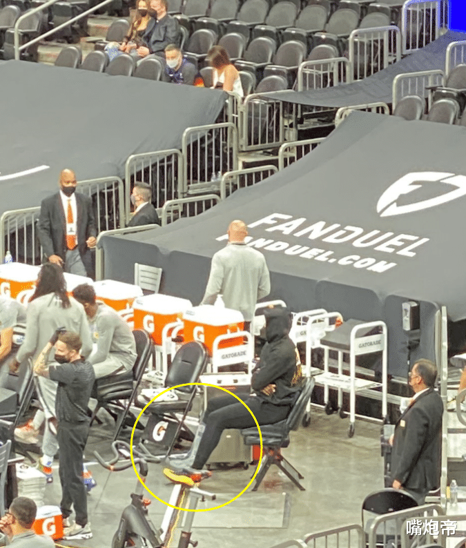 湖人隊|詹皇一瘸一拐上熱搜！見證17分慘敗露出詭異微笑，三巨頭轟58+17