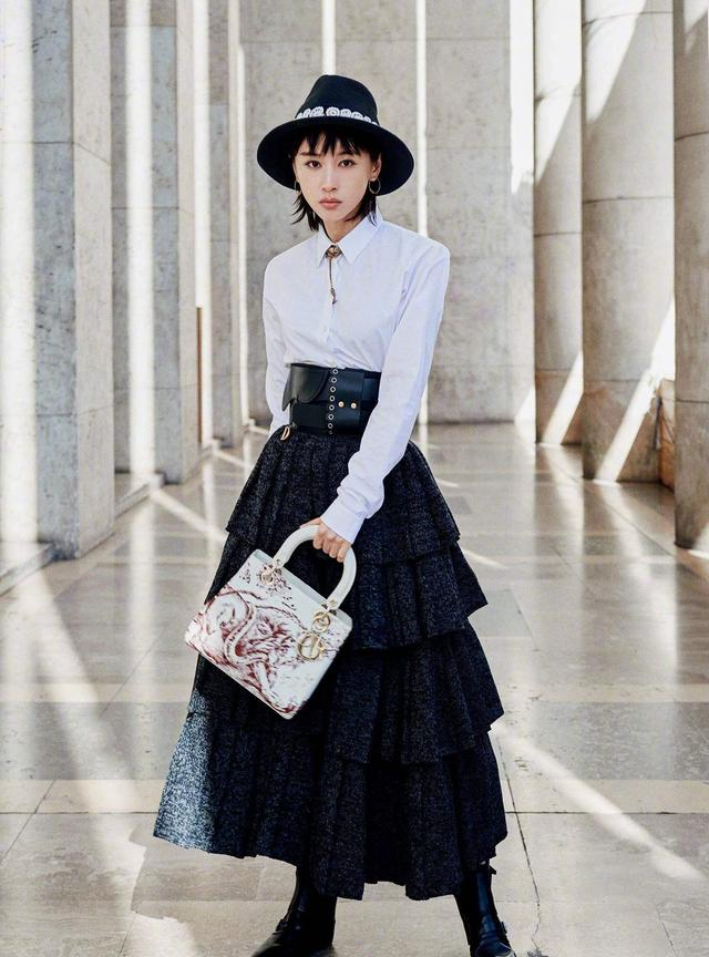 王子文|王子文终于自曝身高，1米59穿迷彩连体衣像1米65，蛮腰长腿太惊艳