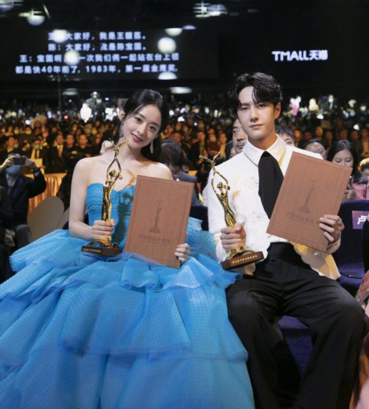 林生斌|赵丽颖&王一博 有翡姐弟剧里剧外的互帮互助， 你们喜欢吗