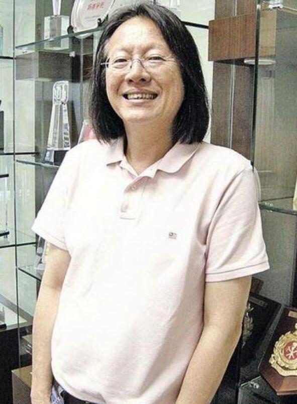 范上官|40岁的胡定欣,走到今天该怪谁呢?成于干爹败于自己