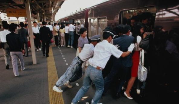 周镜谈综艺 176kmh!十八号地铁线创造国内最快速度,外媒:中国速度