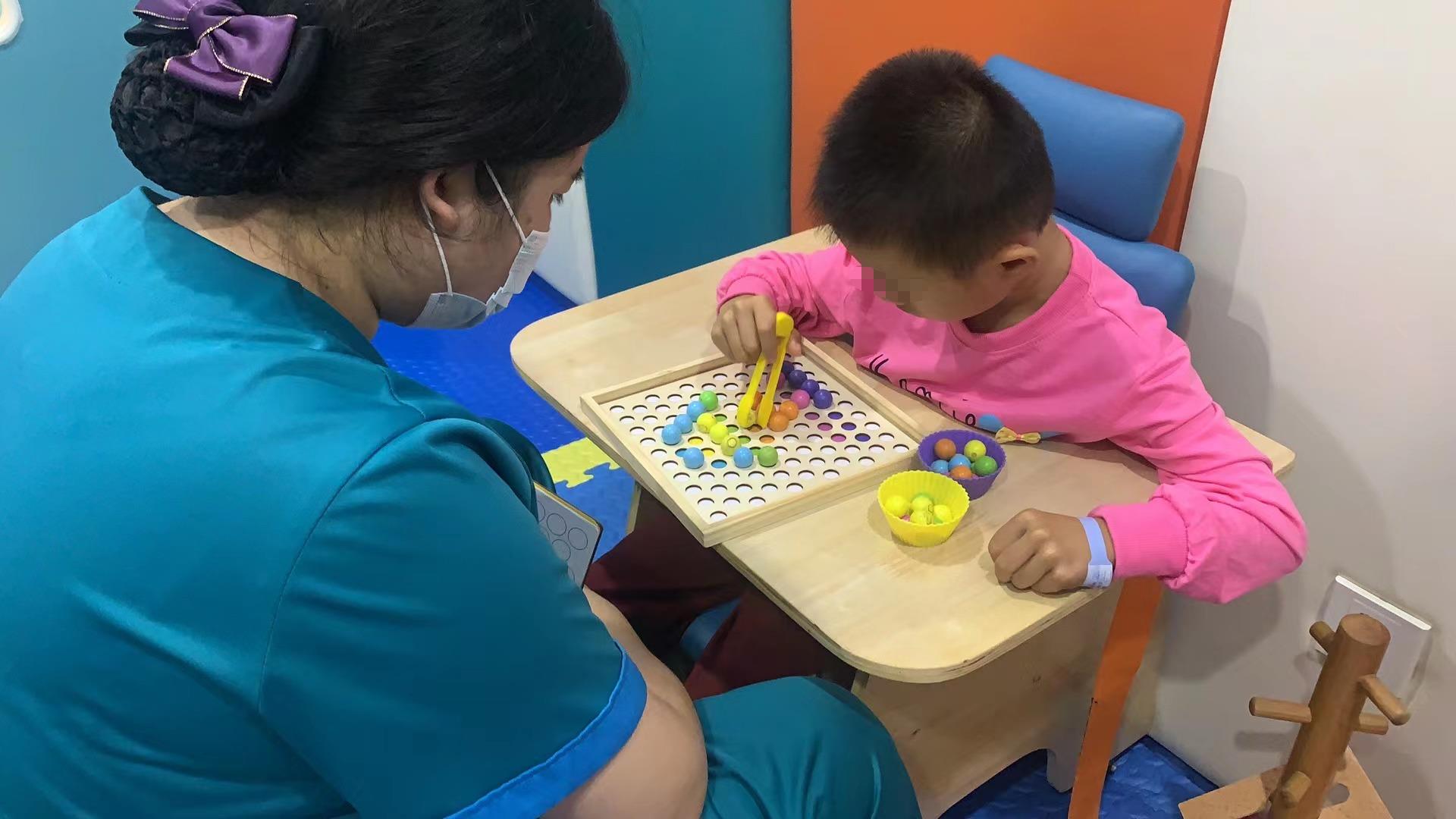 粤儿悦康 天使讲堂：孩子患上自闭症能痊愈吗？这一辈子都完了?