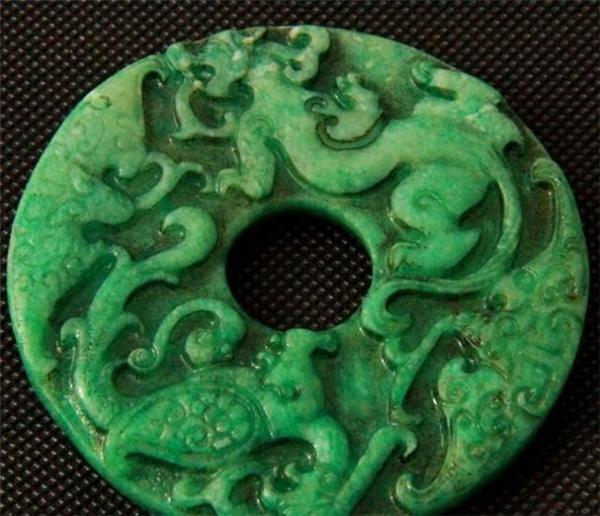 翡翠|3件翡翠,总价值高达12.5亿,但收藏者却心碎了!