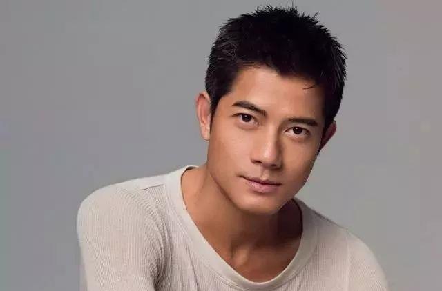 郭富城|56岁郭富城肌肉发达，8块腹肌吊打小鲜肉，网友：行走的荷尔蒙