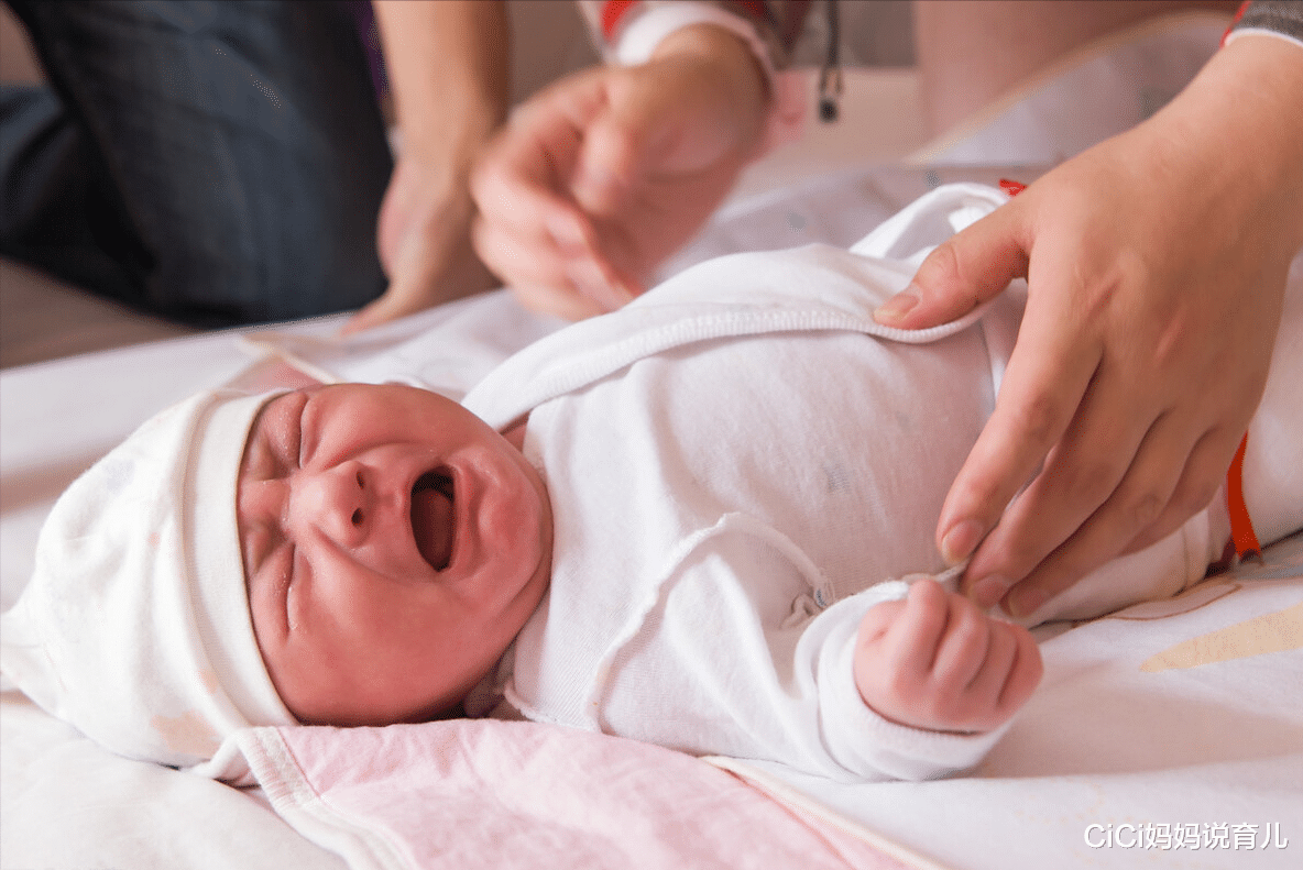 CiCi妈妈说育儿|别等宝宝睡熟了再放床，睡得越熟抱睡习惯越难改，先来看正确做法