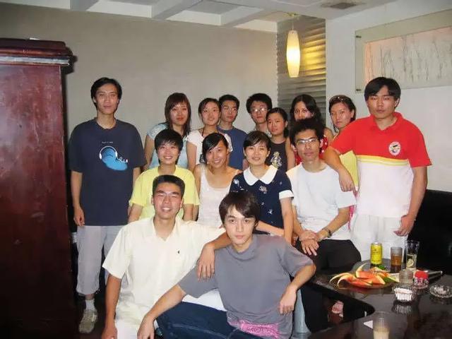 明星|明星P图翻车大盘点:热巴忘记P反光,关晓彤七根脚趾