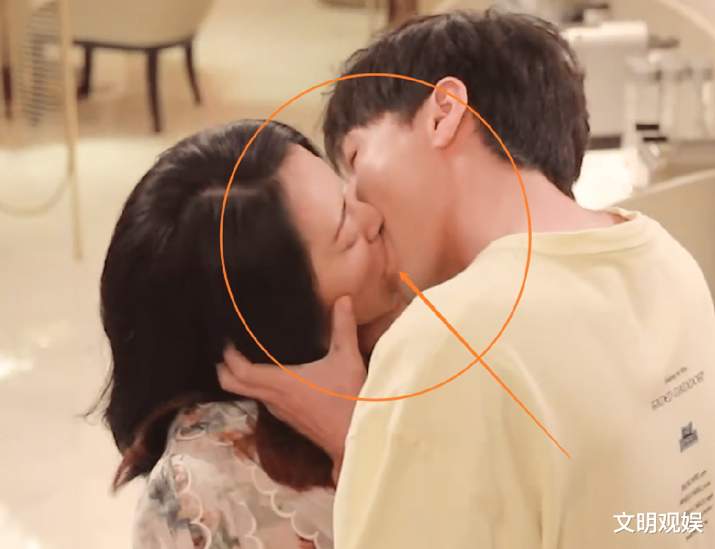 范丞丞|41岁姚晨与30岁白宇拍吻戏，放大看两人唇部，隔着屏幕都让人脸红