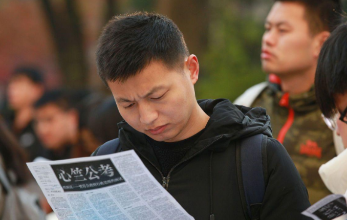 穿衣搭配|乡镇公务员报名开始，报名门槛降低，满足条件或将优先录取