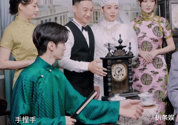 杨威|杨威晒一家五口幸福合照，12岁杨阳洋长出小胡子，又高又帅