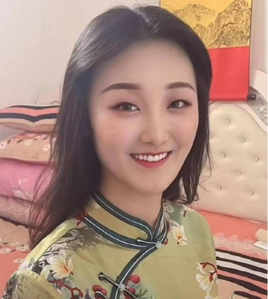 陈亚男|继陈亚男被邀请演电影后，妈妈也代言广告了？不过产品却有点尴尬！