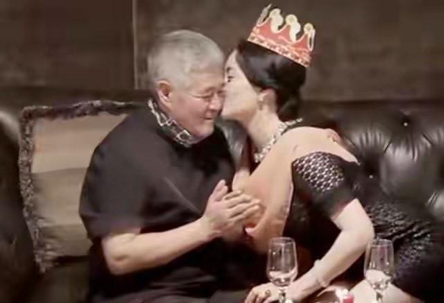 关婷娜|38岁关婷娜晒孕肚照，腹部隆起肚大如箩，曾与赵本山饰演夫妻