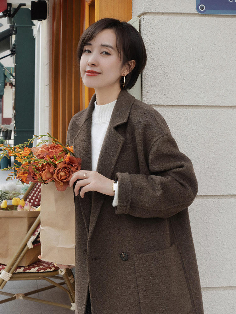 大衣|职场女王不能缺的大衣穿搭，大气中又有小心机，学到就是赚到！