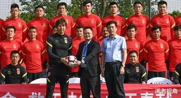 中國(guó)足協(xié)|上午9點(diǎn)！中國(guó)足協(xié)做出爭(zhēng)議決定，引來(lái)球迷集體吐槽：人菜事還多