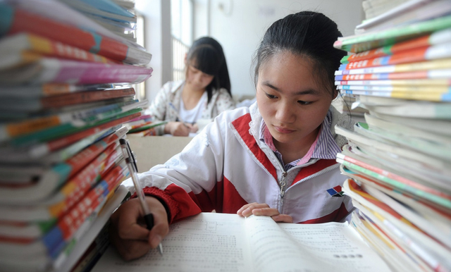 家教|家教群聊天记录曝光，家长聘15位老师给孩子辅导，不愧是富家子弟