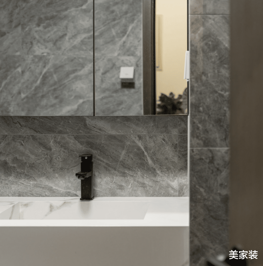 现代简约风打造三居室，高级灰做为主色，时髦又前卫