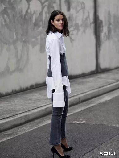 美容|44岁曾黎成时尚“腰精”!穿金色束身裙秀小蛮腰,红唇卷发太迷人