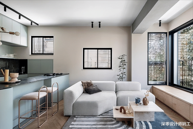 |这就是住2楼的快乐，阳台装细框窗户，引景入室，自成一道风景