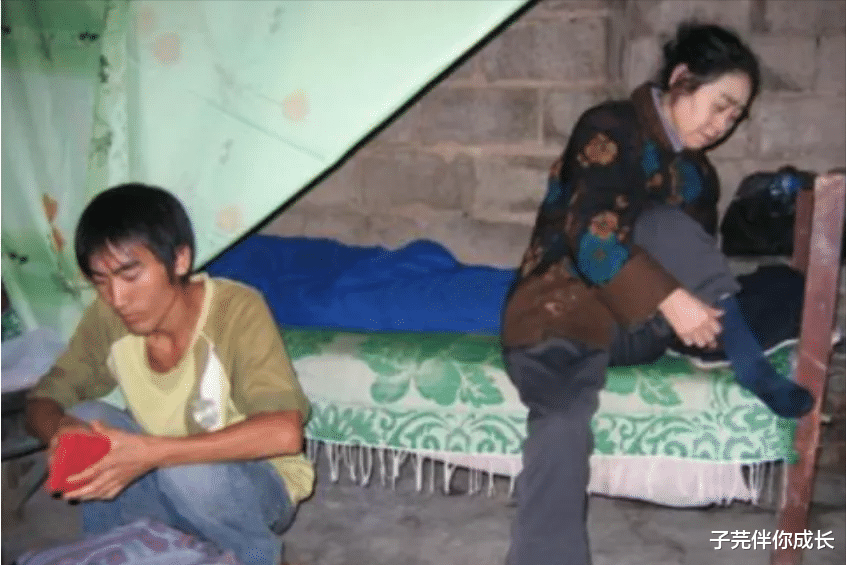 子芫伴你成长|4岁丧父，母亲精神失常，他带着娘求学14年，有了令人欣喜的结果