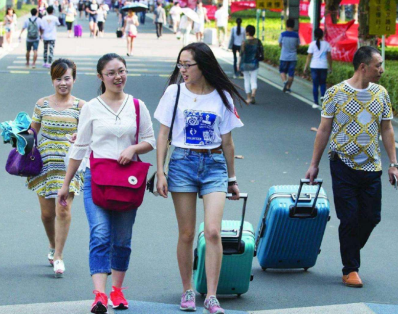 许国利 大学生“私下交易”曝光，只顾贪图享乐，耽误的却是自己的青春