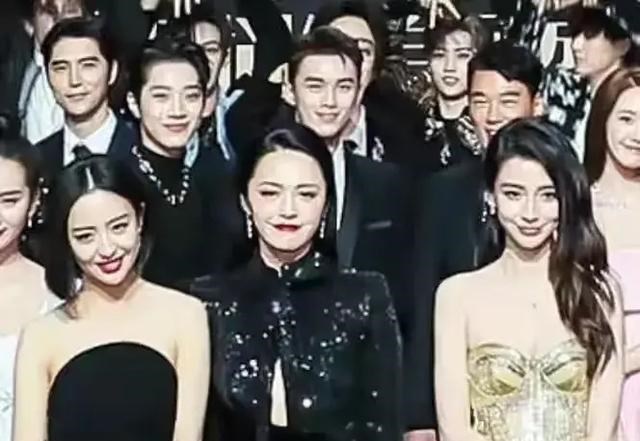 清浅微笑的我|年纪大的女明星有多么在乎外表，生怕别人把自己拍丑了