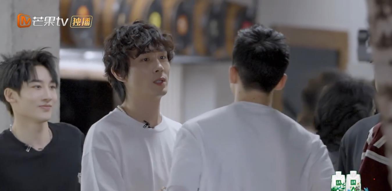 情话屋|《披荆斩棘》全新玩法，反转不断，部落联手对抗，张晋变抢手货！