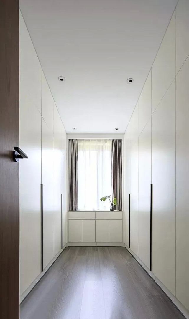 花了几十万装修，现在房屋入住5年了，这些柜子越来越实用