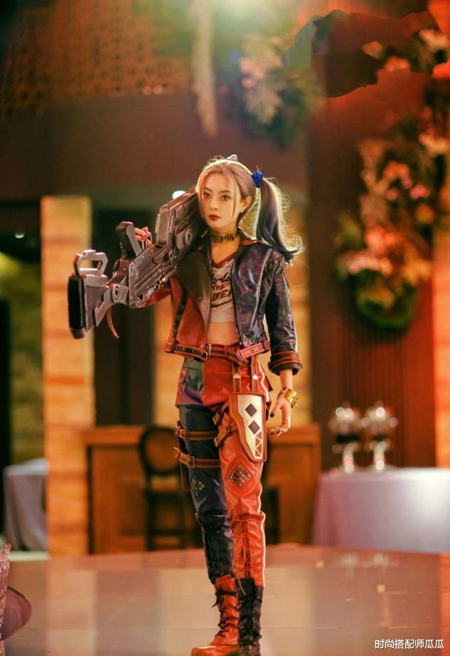 时尚搭配师瓜瓜|孙俪cos“小丑女”造型曝光,露脐装配双马尾超酷,看着年轻好几岁