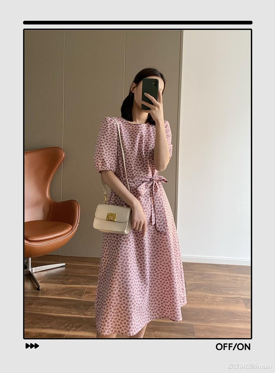 服装搭配师main|早秋穿搭没灵感?试试今年流行的“连衣裙+平底鞋”,减龄又显瘦
