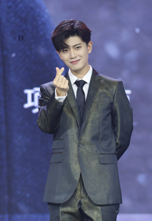 郑秀晶|让任嘉伦关注其账号，王一博一看就害羞的女人，到底有多优秀？