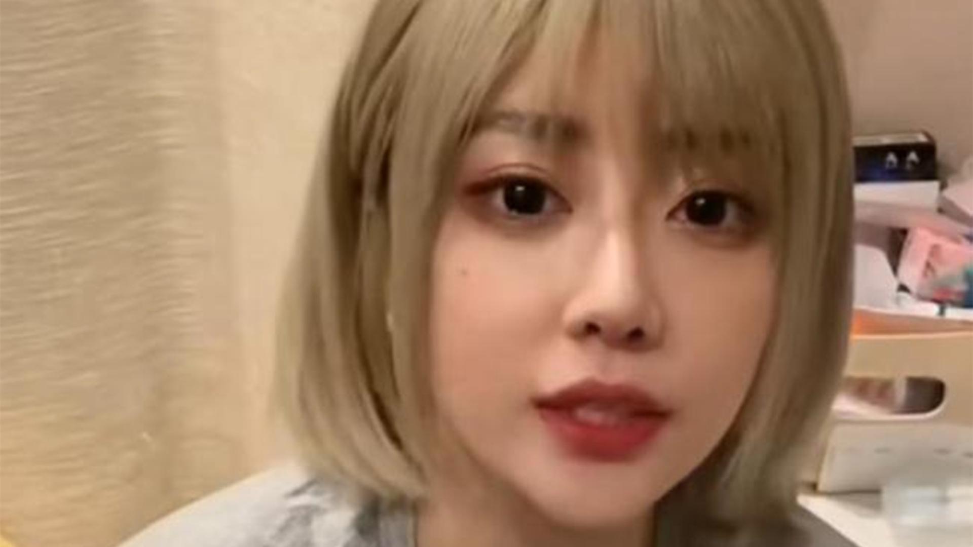 明星素颜|咬米面对“素颜”丑照风波，晒出自己二次元cos图，却被网友嘲讽换了张脸