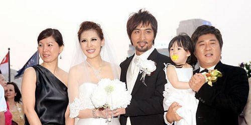 胡盈祯|结婚12年,分居7年,老公偷吃13次,光芒之下的胡盈祯有多凄凉?