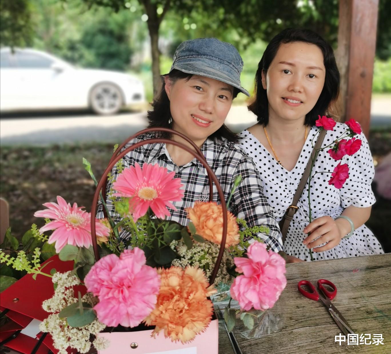 中国纪录 “感恩母亲节”碧桂园海昌天澜物业带“妈妈”游花海