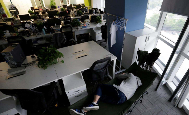 穿衣搭配|变了味的狼性文化，如今不过是职场内卷的遮羞布罢了