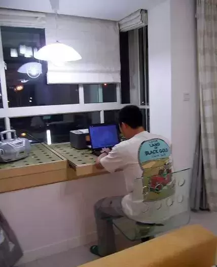 |卧室兼书房，手把手教你将飘窗改书桌，一学就会超简