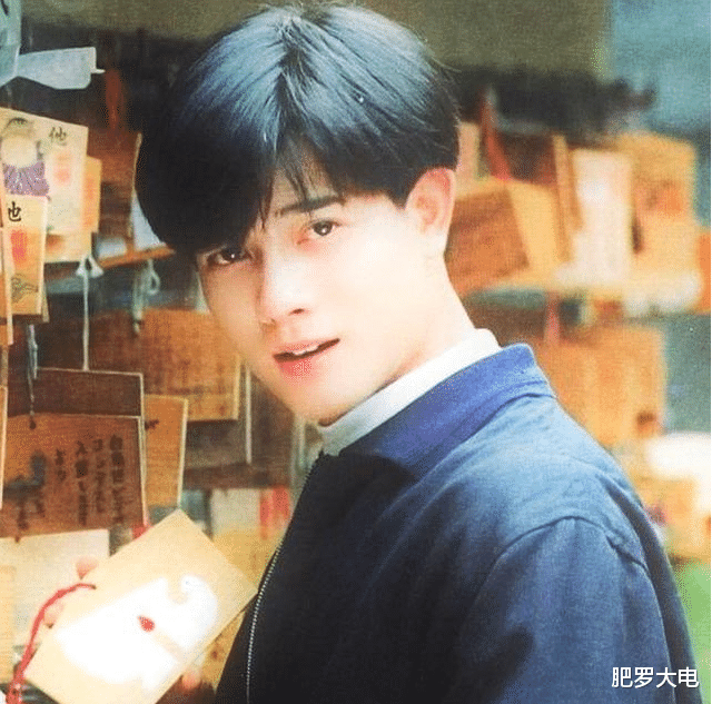 郭富城|郭富城路边等公车？网友猜测身高没有1米7，还被吐槽像停车场保安！