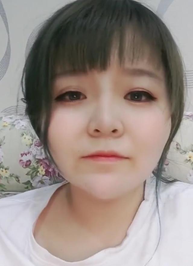 按钮一生 被窝里直接开直播，聊骚开黄腔，这种畸形狂欢终于被封杀了