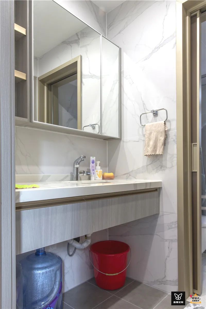 越来越多人客厅不要电视了，听完内行人分析，后悔装早了！