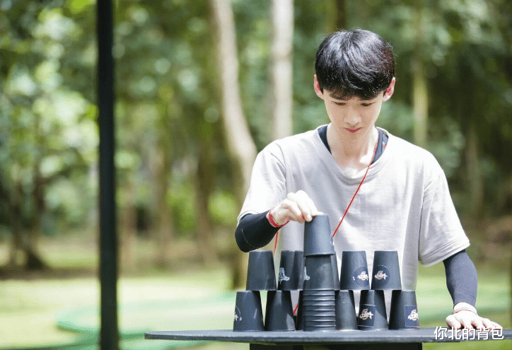 白敬亭|白敬亭已经在有限的资源里，做了最好的选择了，尽力不接偶像剧了