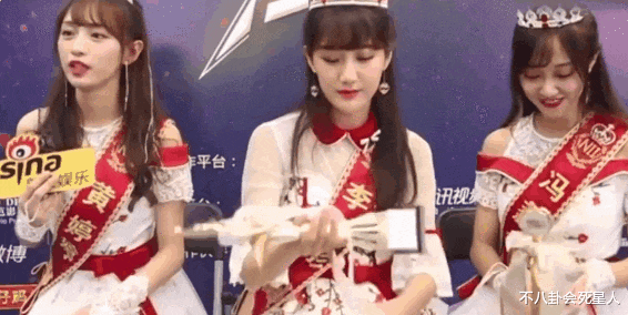 |有女人的地方就有战争！女明星当众开撕，比村口大妈扯头发还精彩