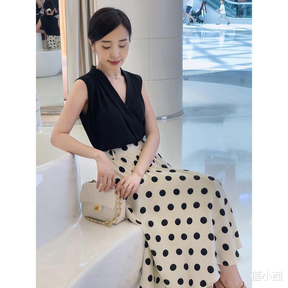衬衫|职场女性多备“衬衫”，搭配阔腿裤、九分裤、半身裙，时髦又优雅