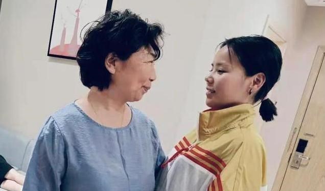 Aggro 周兆成退出杜新枝律师团队,劝熊磊让出房子,对错换概念模糊回答