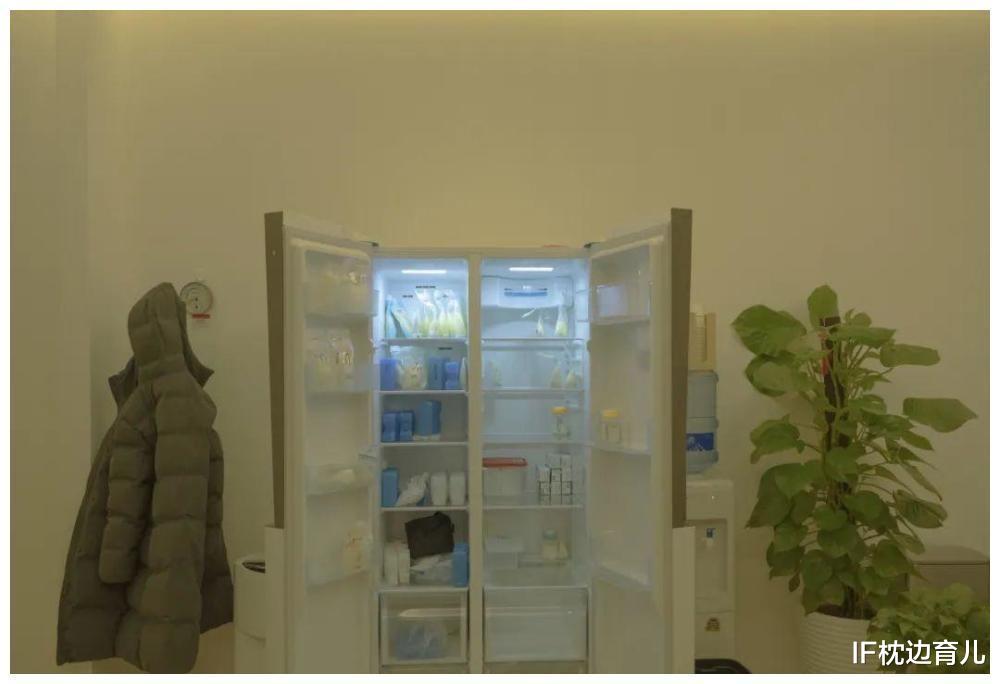 芯片|生完孩子后，女性在职场有多不容易？看完背奶妈妈的日常你就懂了