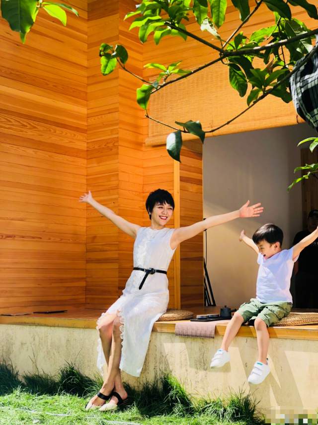 何洁|杨乐乐报8个班使娃崩溃，激动落泪太心疼，汪涵却仍拼命“内卷”