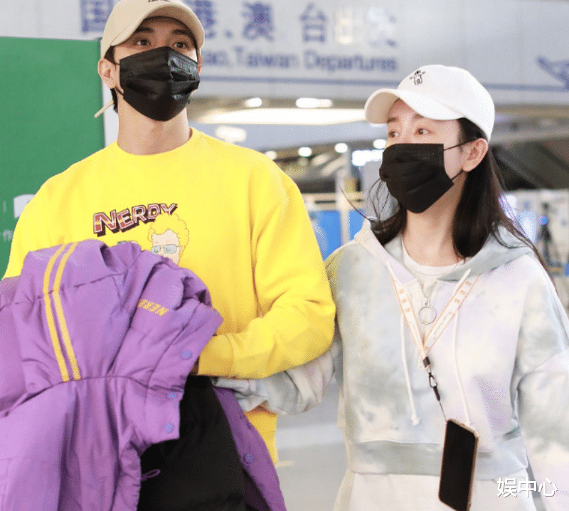 张檬|小五张檬终于求婚成功，两个人在求婚现场，张檬眼睛都感动红了