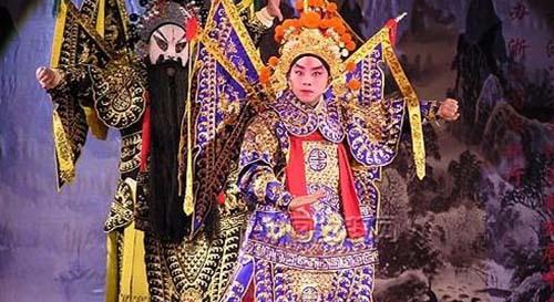 陶莉点评 中国“传统”在海外流行，虽然是“假货”却成潮流，在国内被嫌弃