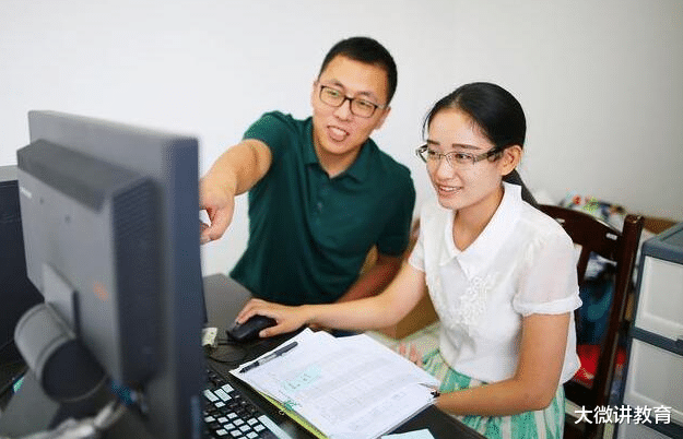 大学生|为什么研究生都想要当辅导员，工资单说明原因，是羡慕的味道