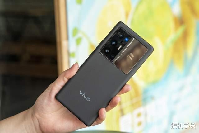 iPhone|截止到2022年1月，体验感直接拉满的3款手机，买对不买贵